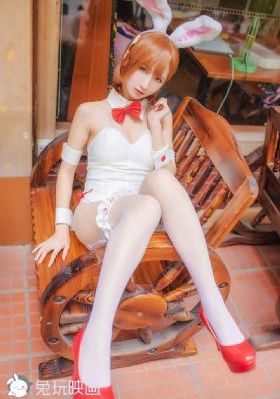 明月照尖东
