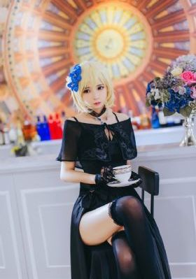 浪货趴办公桌h揉弄一根手指紧
