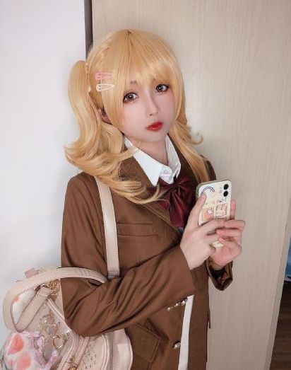 饭桌上故意张开腿让公h视频